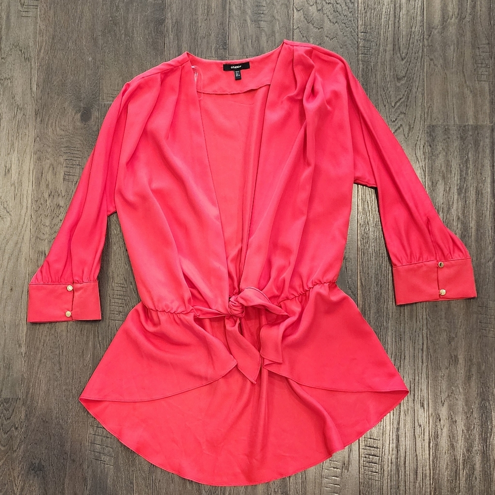 Studio F hi-lo blouse